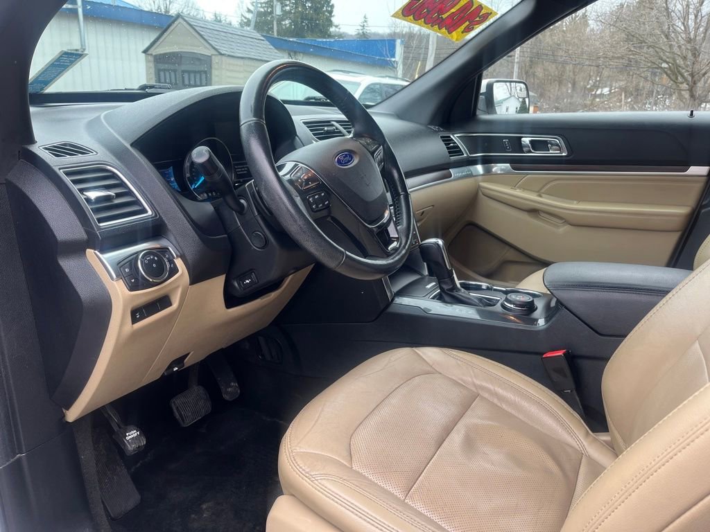 Used 2017 Ford Explorer Limited image 16