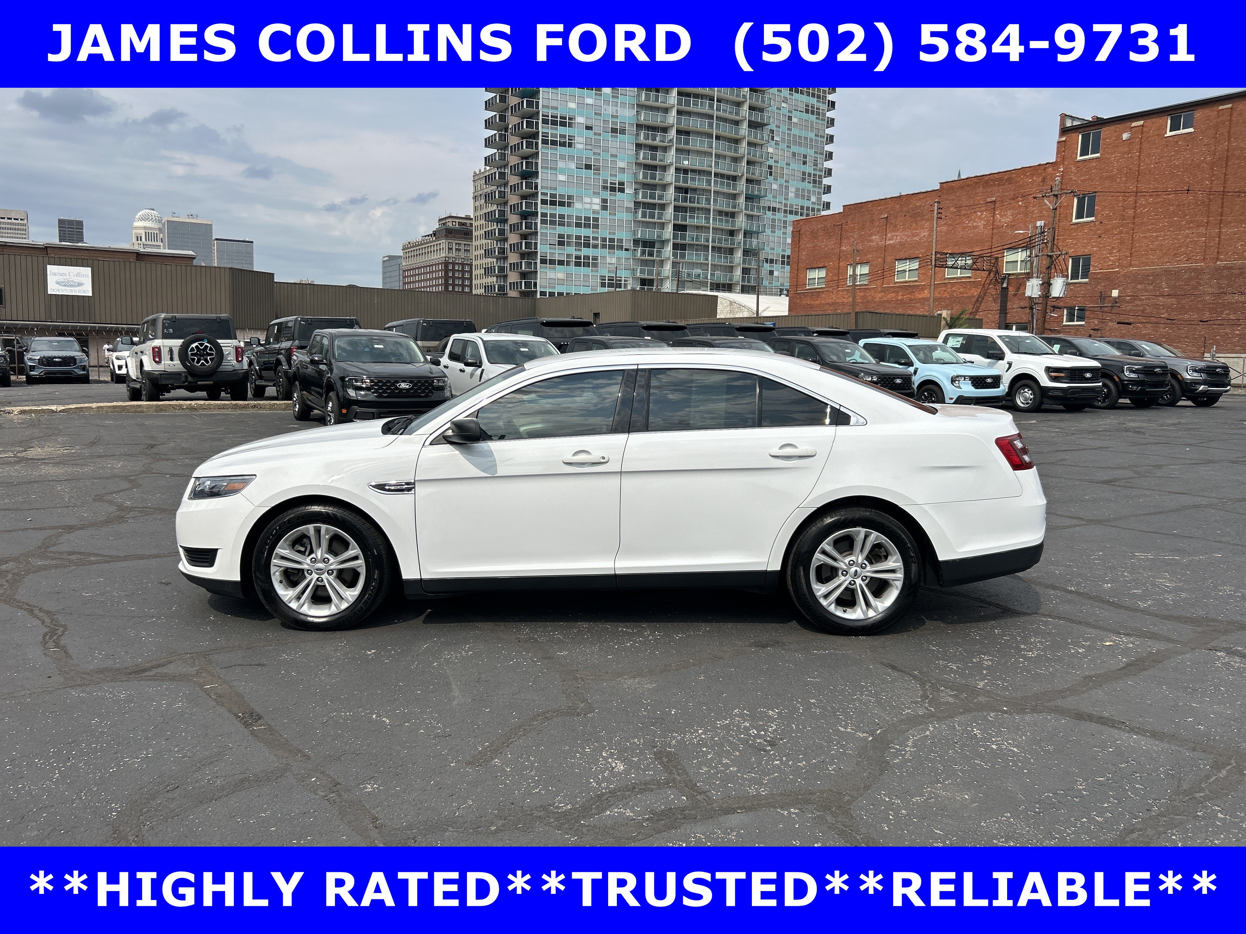 Used 2017 Ford Taurus SE FWD image 2