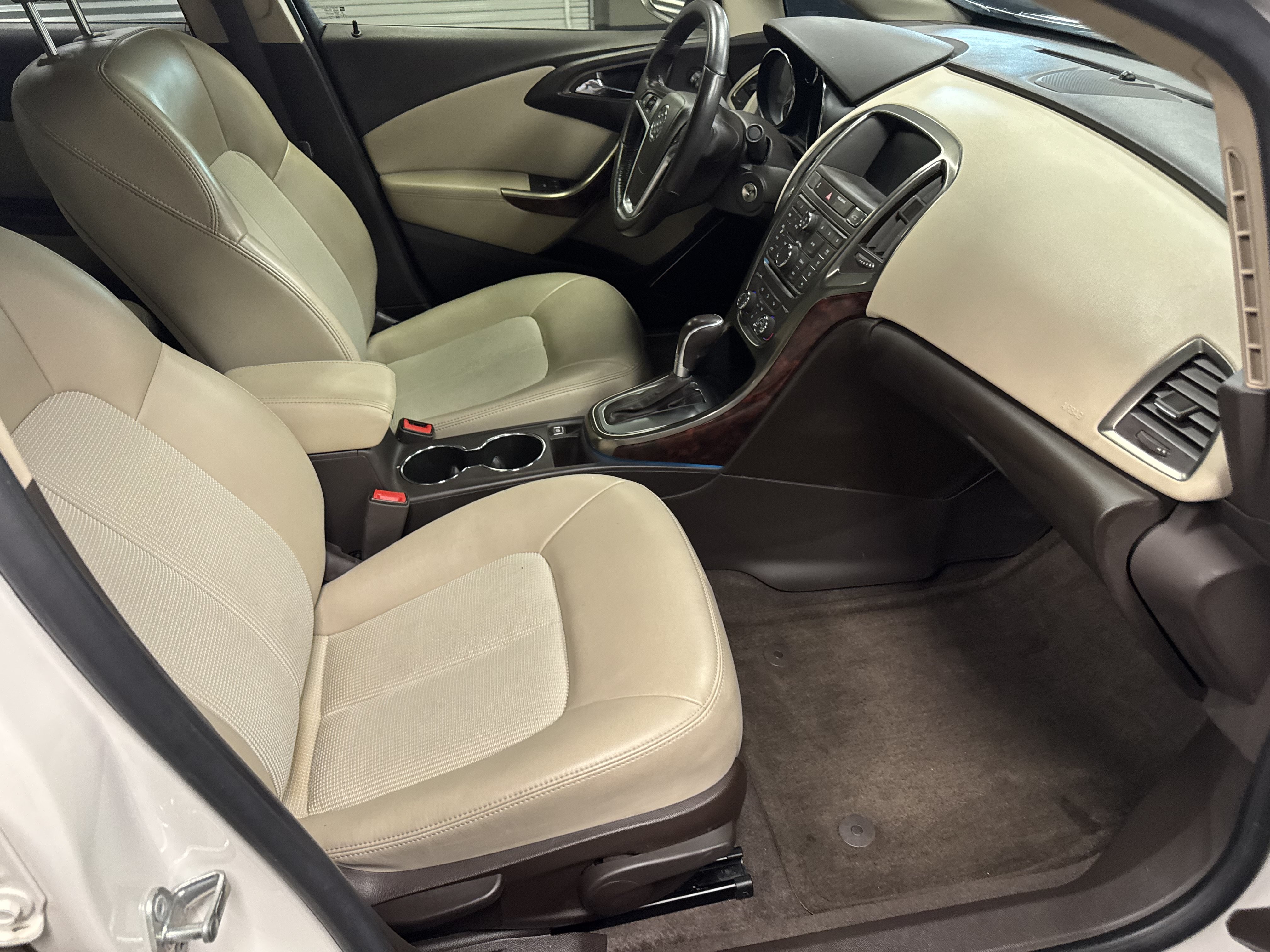 Used 2013 Buick Verano FWD image 13
