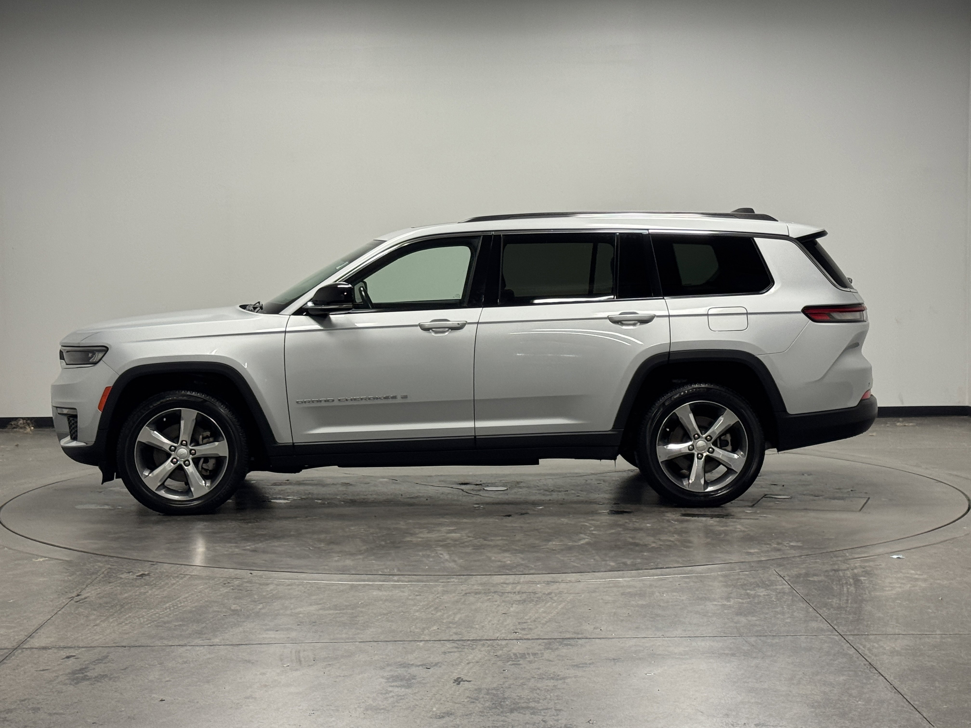 Used 2021 Jeep Grand Cherokee L Limited image 5