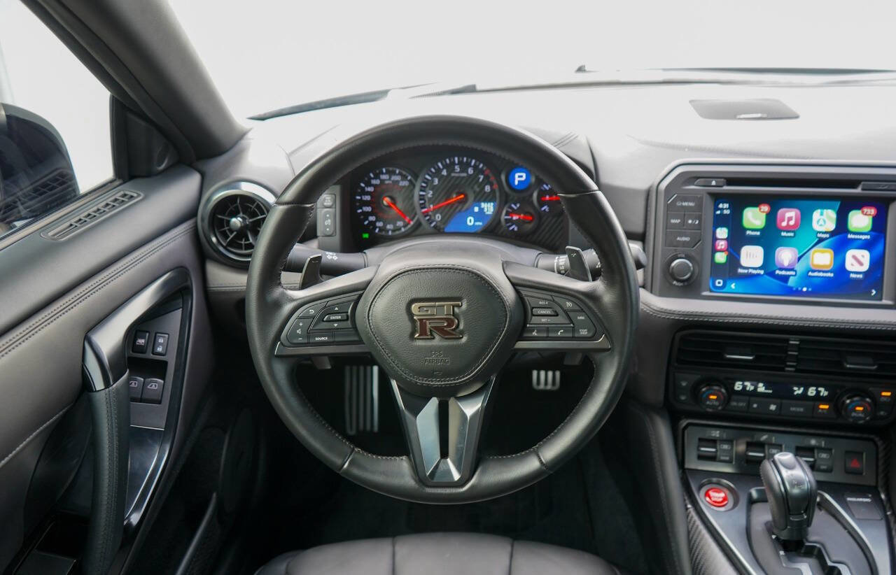 Used 2021 Nissan GT-R Premium image 37