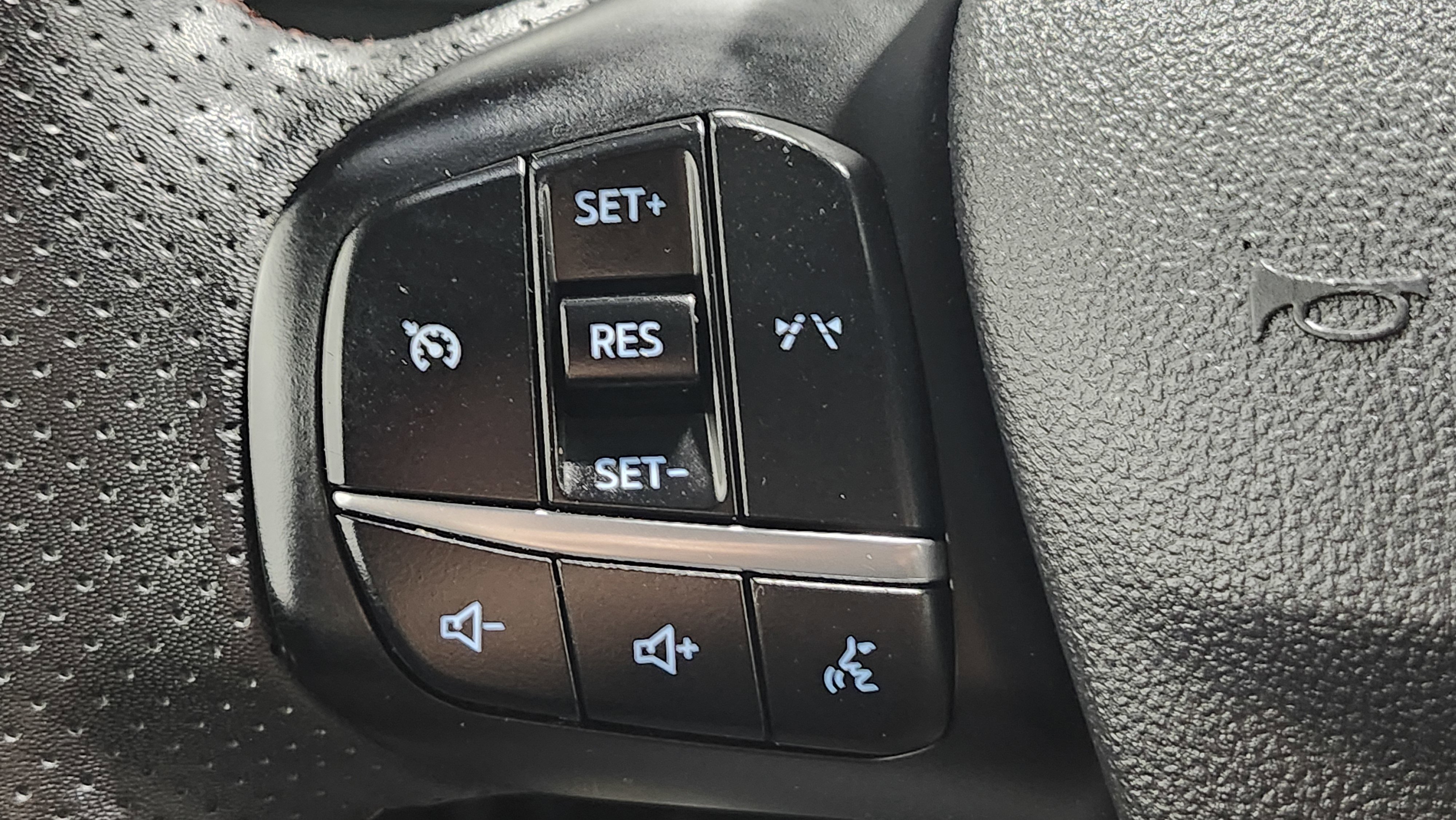 Used 2024 Ford Escape ST-Line w/ Cold Weather Package image 33