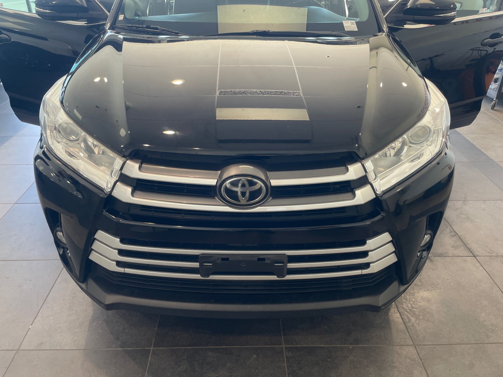 Used 2019 Toyota Highlander XLE FWD image 23