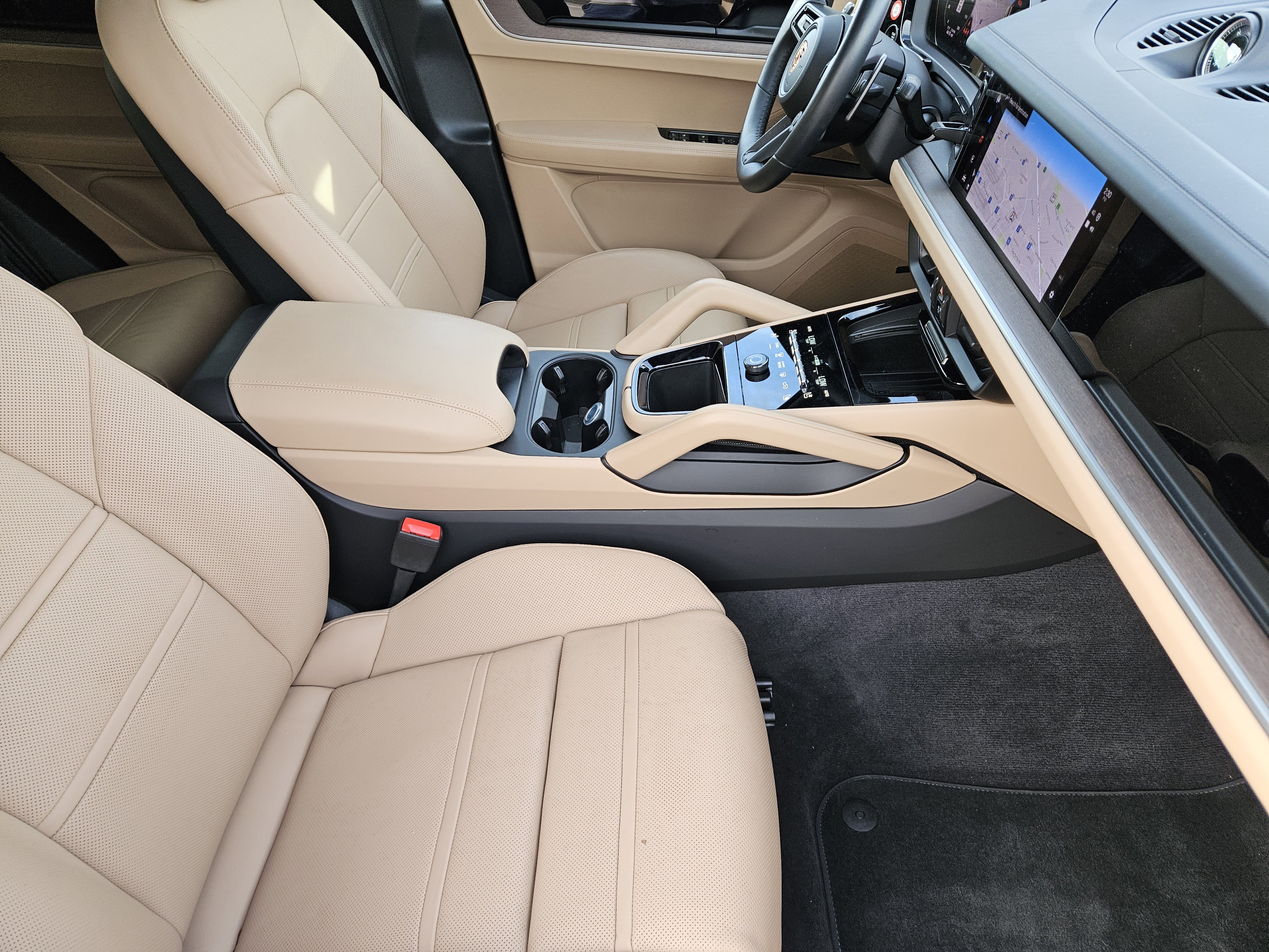 Certified 2025 Porsche Cayenne S image 15