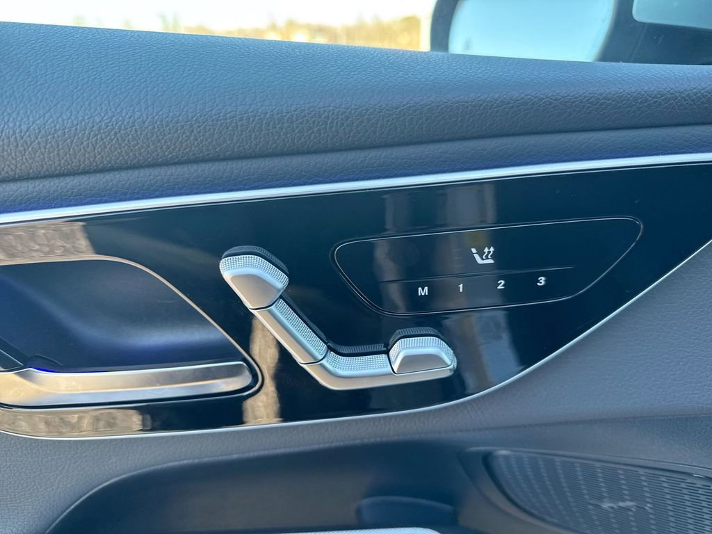 Used 2025 Mercedes-Benz GLC 350e 4MATIC image 14