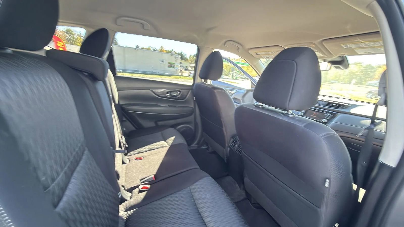 Used 2020 Nissan Rogue SV image 43