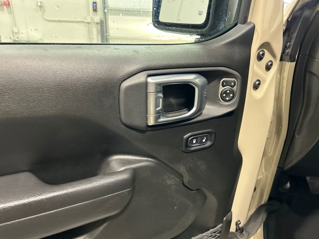 Used 2022 Jeep Gladiator Sport image 13