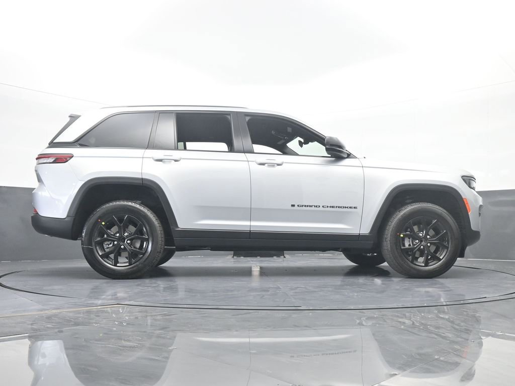 New 2025 Jeep Grand Cherokee Altitude image 55