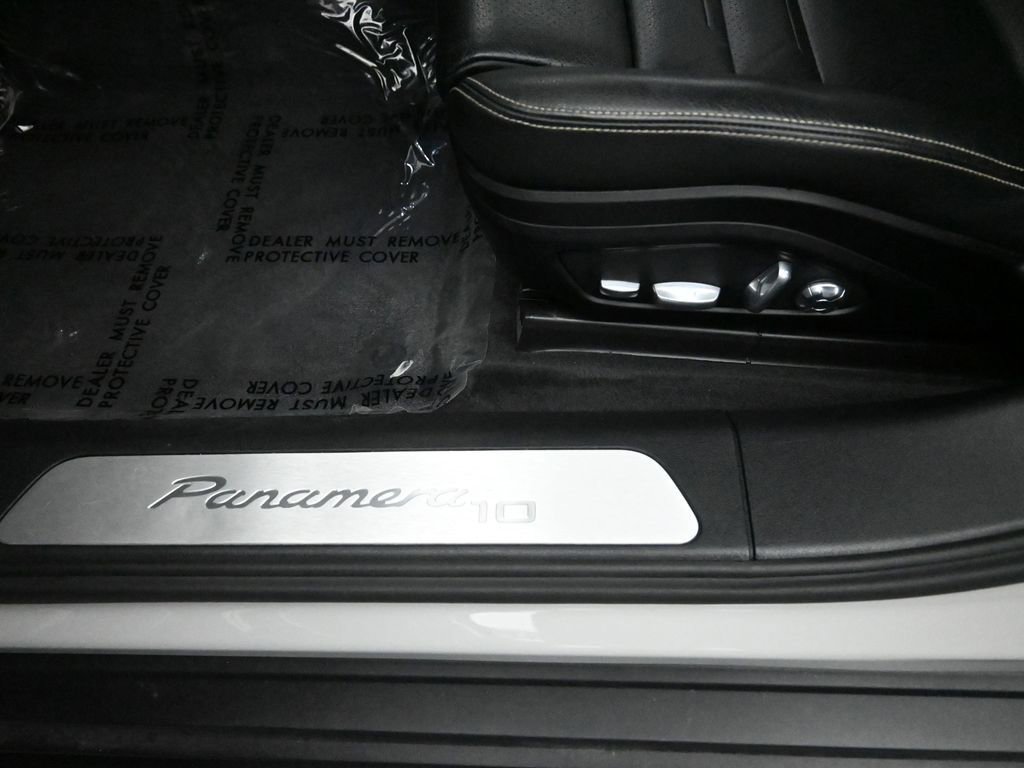 Used 2020 Porsche Panamera 4 image 36