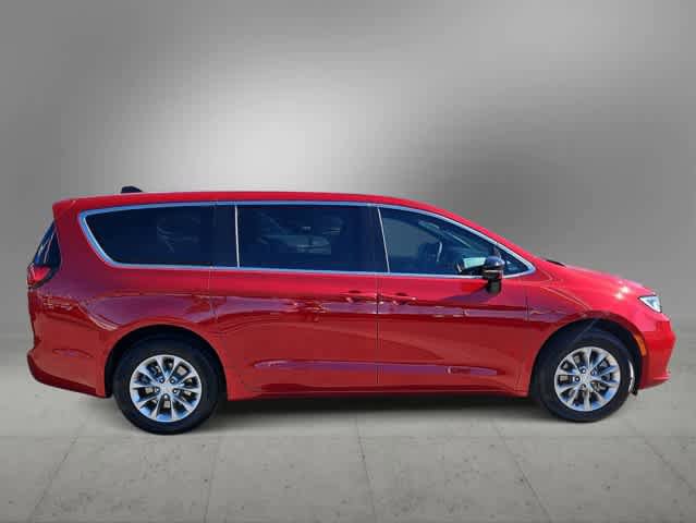 New 2026 Chrysler Pacifica Limited AWD/4WD image 9
