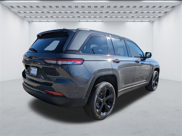 New 2025 Jeep Grand Cherokee Altitude image 4