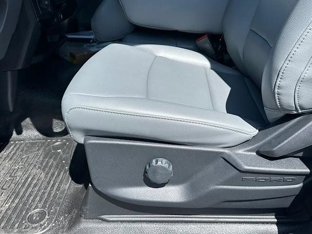 New 2025 Ford F550 4x4 Regular Cab Super Duty image 8