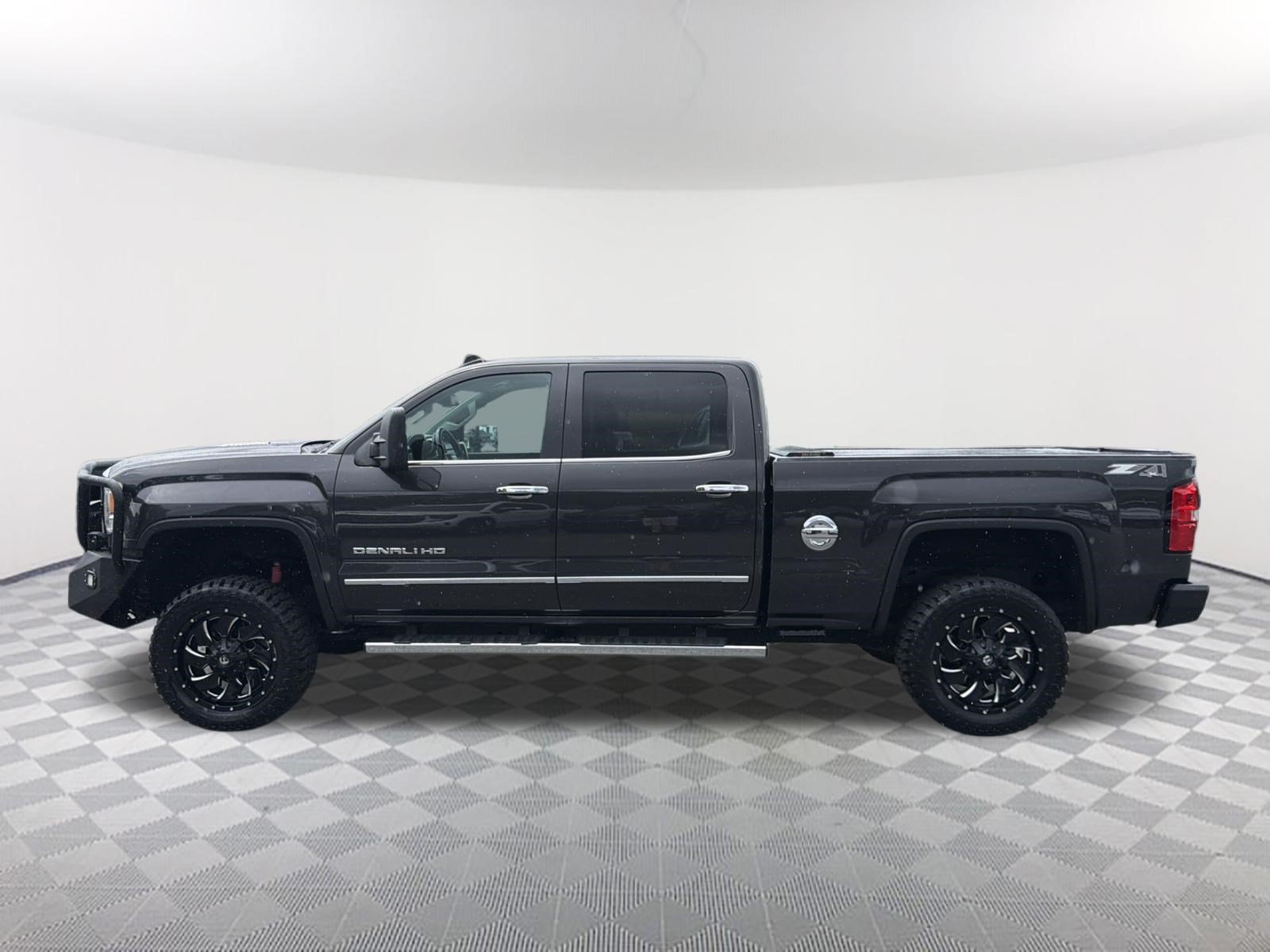 Used 2015 GMC Sierra 2500 Denali w/ Duramax Plus Package AWD/4WD image 2