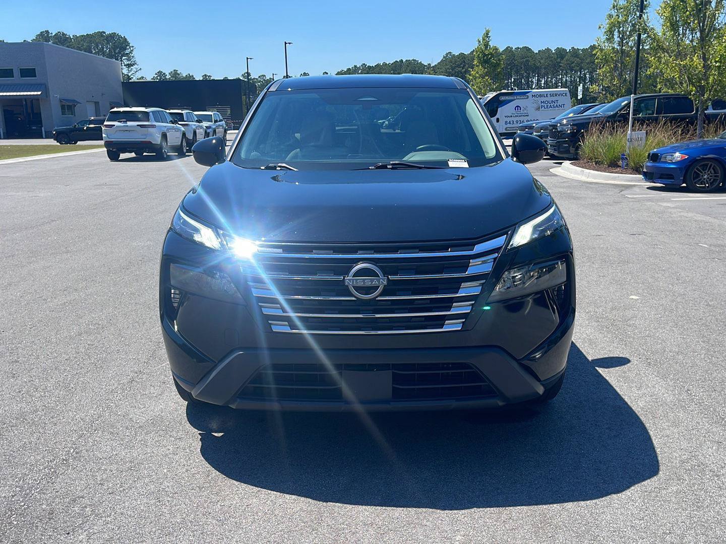 Used 2024 Nissan Rogue SV FWD image 2