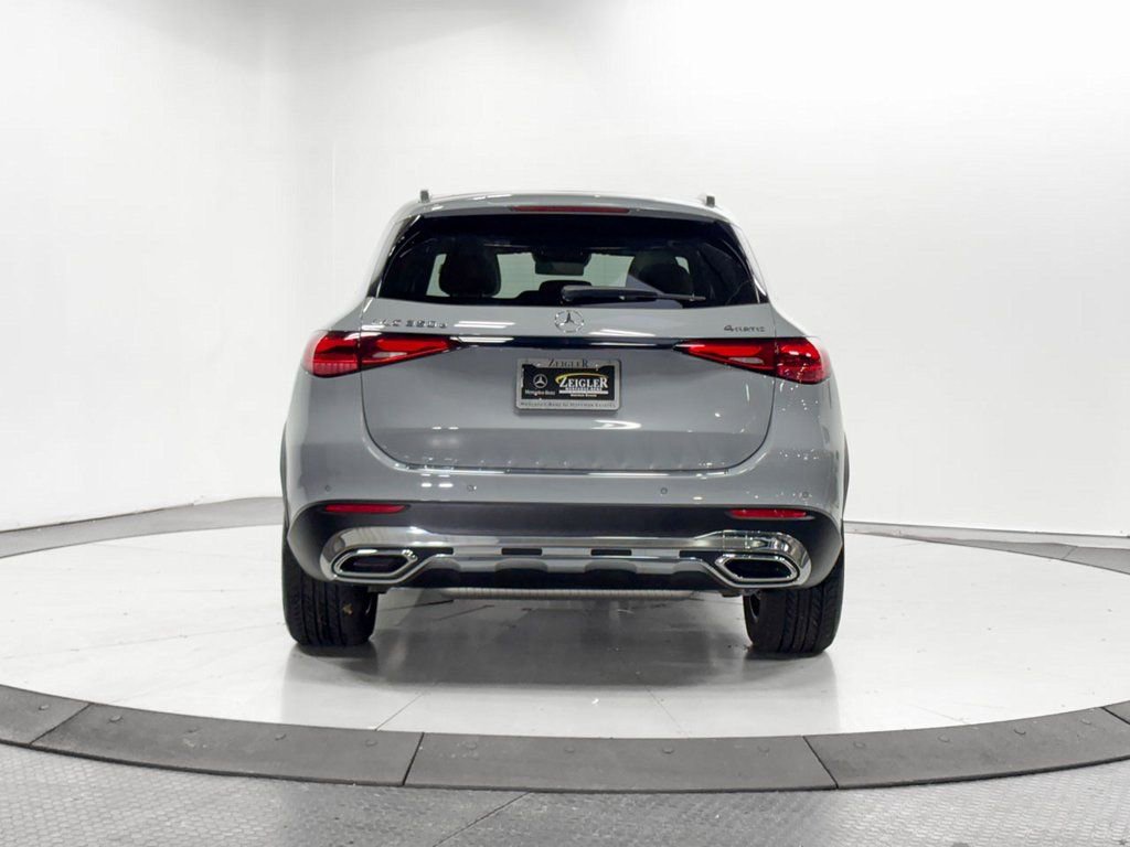 Used 2025 Mercedes-Benz GLC 350e 4MATIC w/ Driver Assistance Package image 30