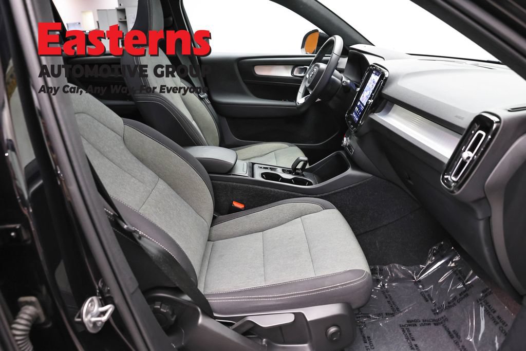 Used 2024 Volvo XC40 B5 Core AWD/4WD image 25