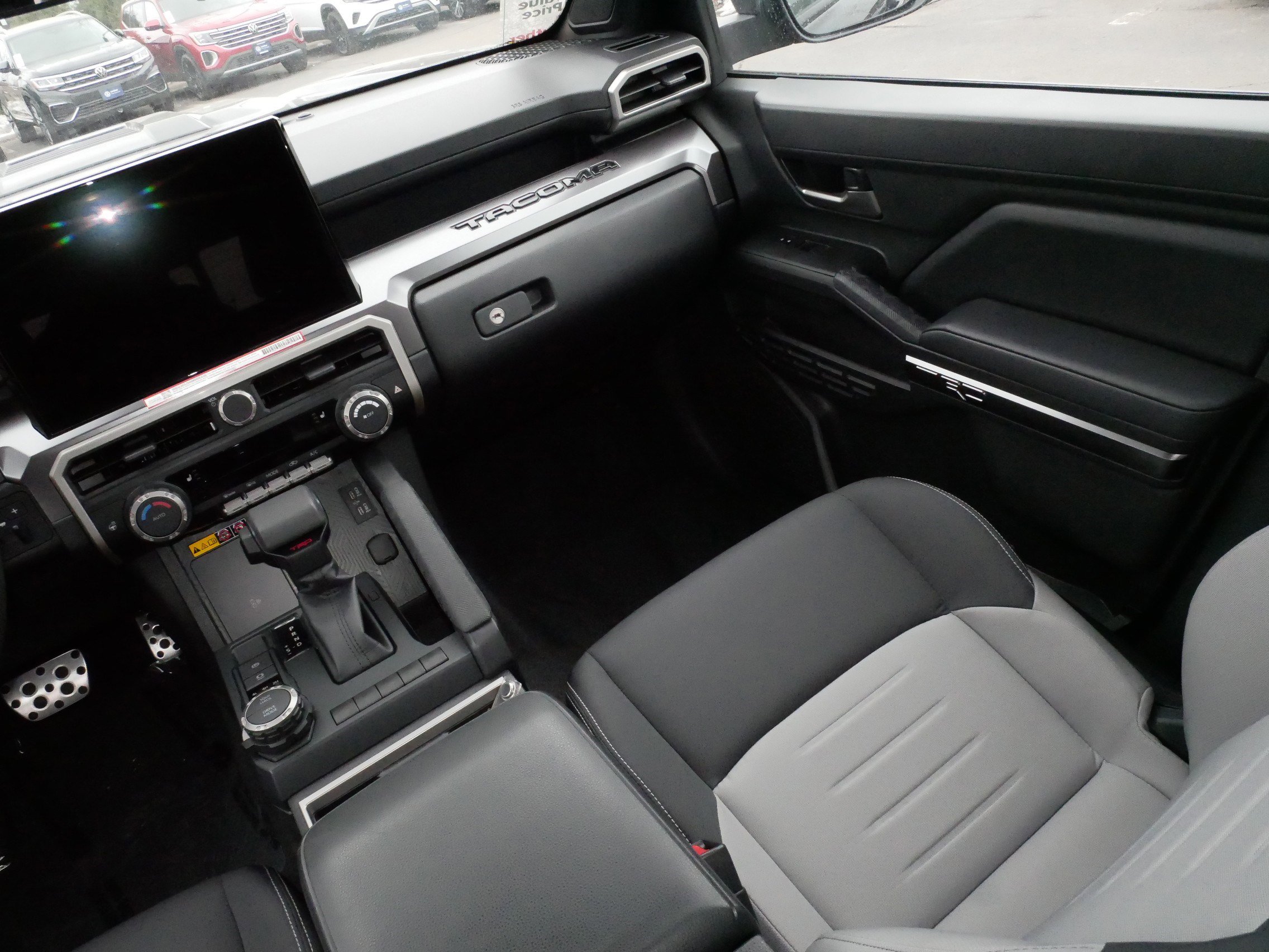 Used 2025 Toyota Tacoma TRD Sport w/ TRD Sport Upgrade Package image 11