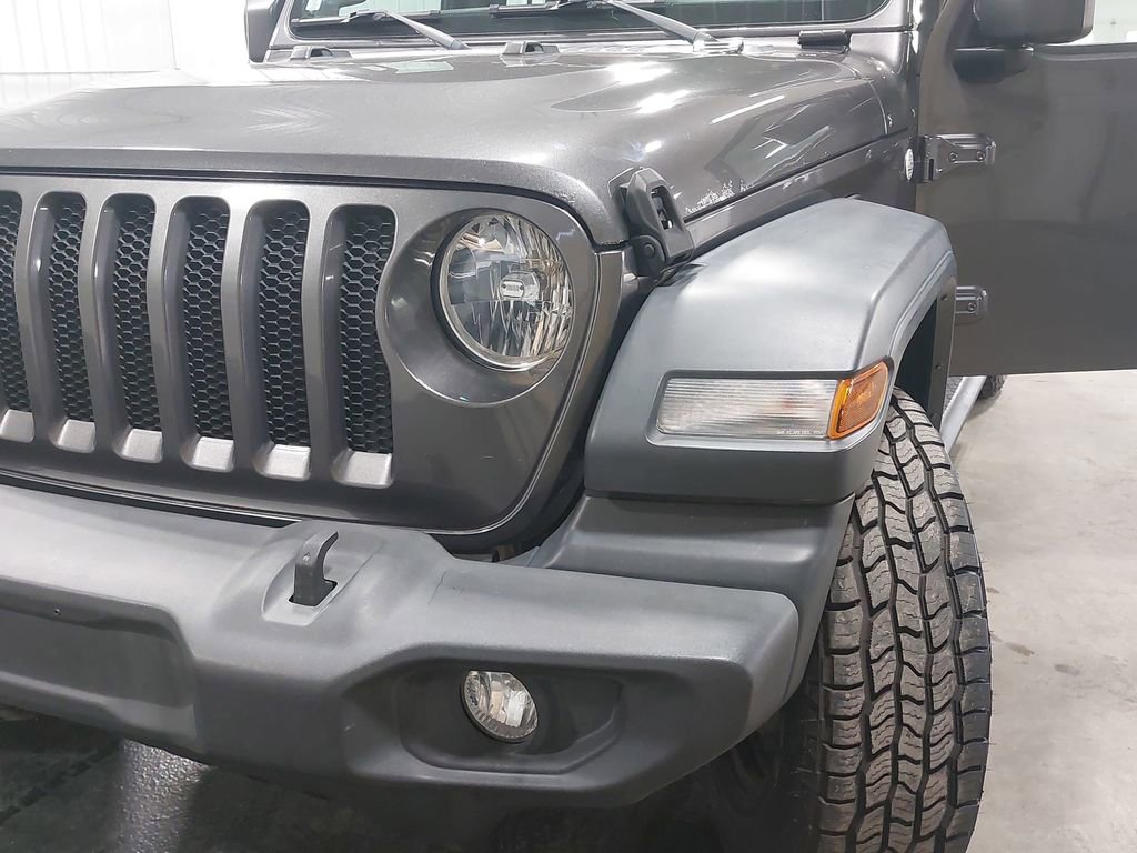 Used 2018 Jeep Wrangler Unlimited Sport image 31