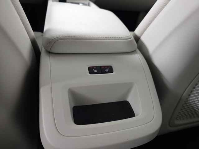 Used 2024 Volvo XC60 T8 Plus w/ Protection Package Premier image 33