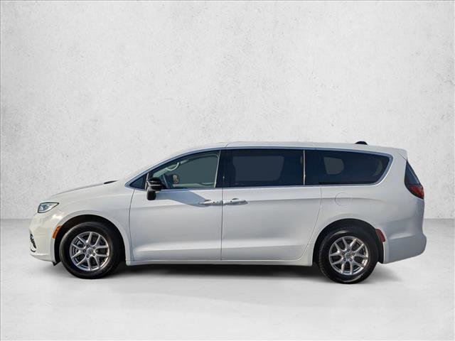 Used 2024 Chrysler Pacifica Touring-L FWD image 9