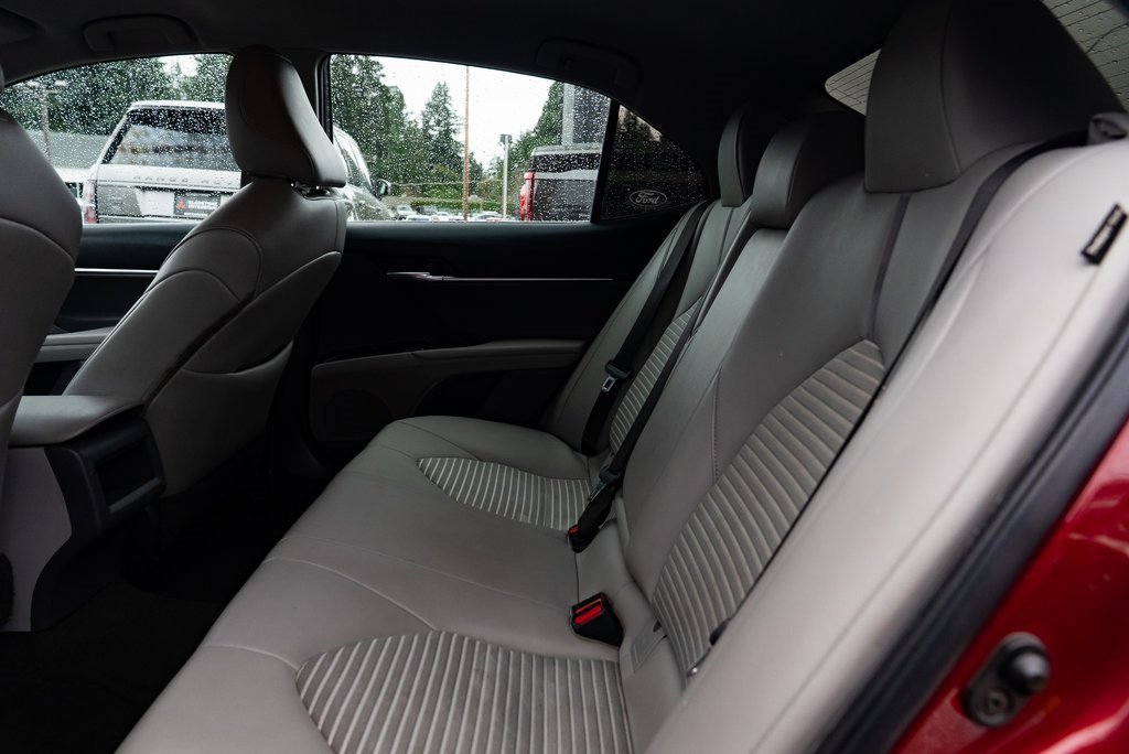 Used 2018 Toyota Camry SE image 18