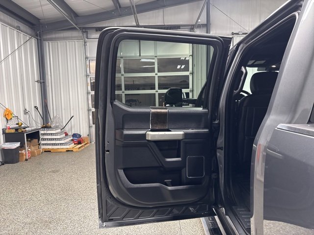 Used 2022 Ford F250 Lariat w/ Chrome Package image 18