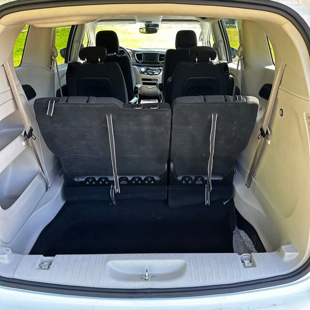 Used 2023 Chrysler Voyager LX FWD image 12