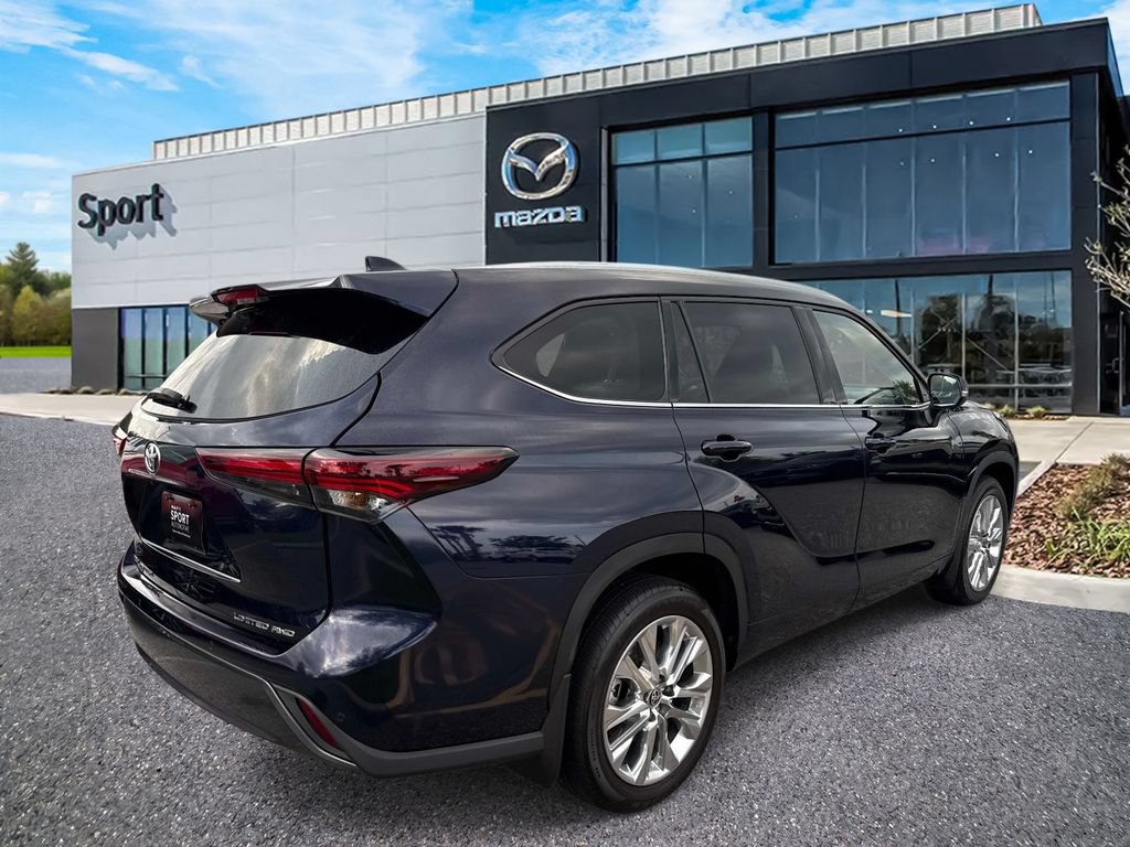 Used 2024 Toyota Highlander Limited AWD/4WD image 3