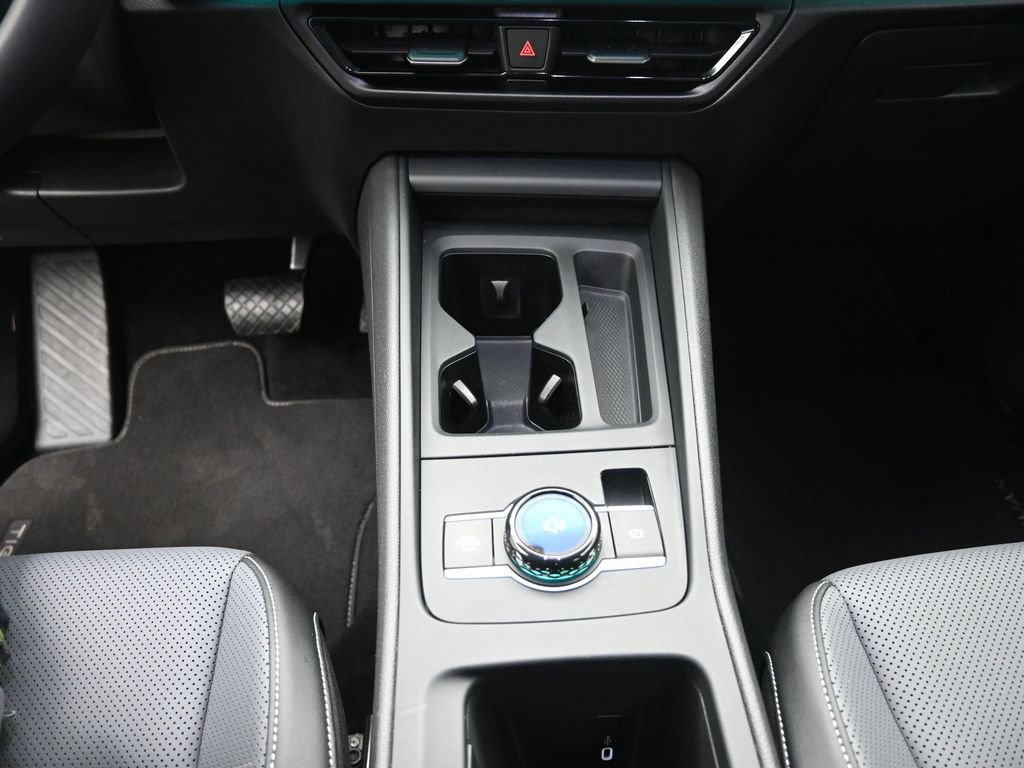 Certified 2025 Volkswagen Tiguan SE FWD image 13