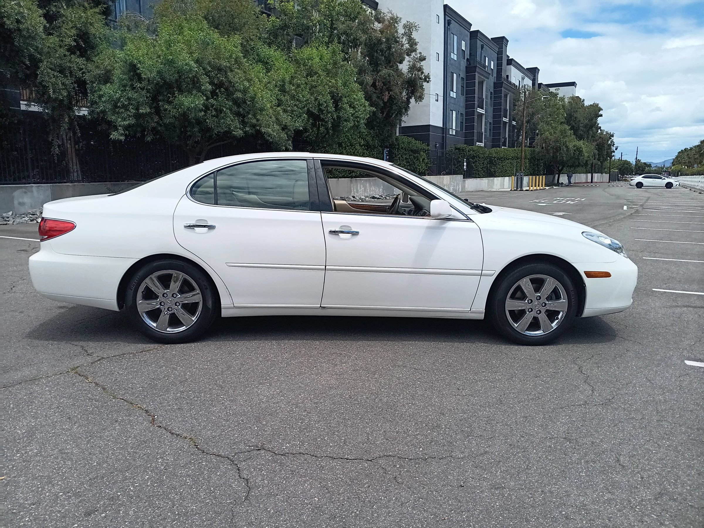 Used 2005 Lexus ES 330 FWD image 4