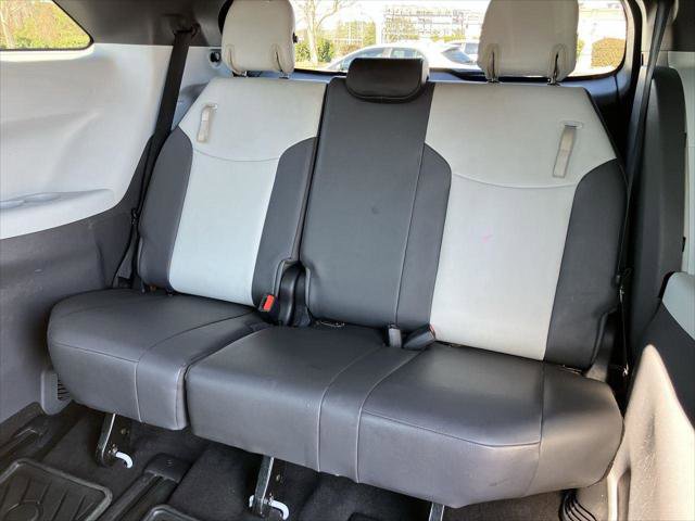 Certified 2021 Toyota Sienna XSE image 27