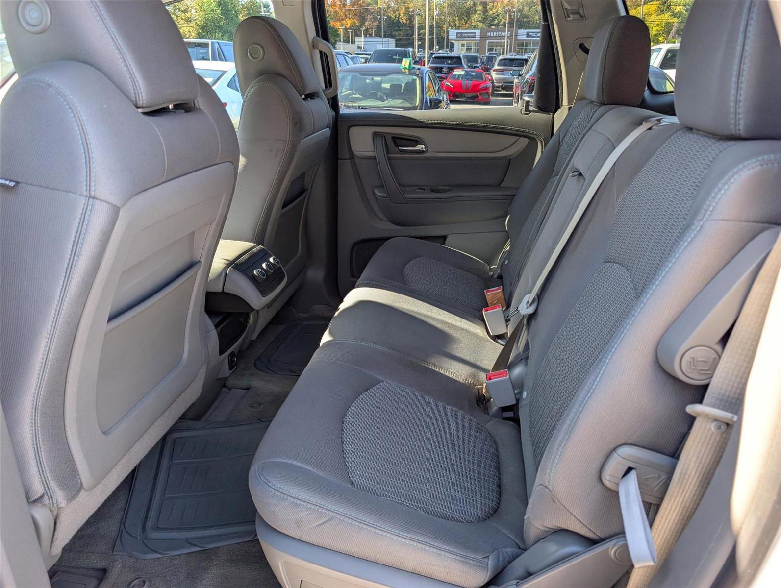 Used 2017 Chevrolet Traverse LT w/ Style and Technology Package image 15