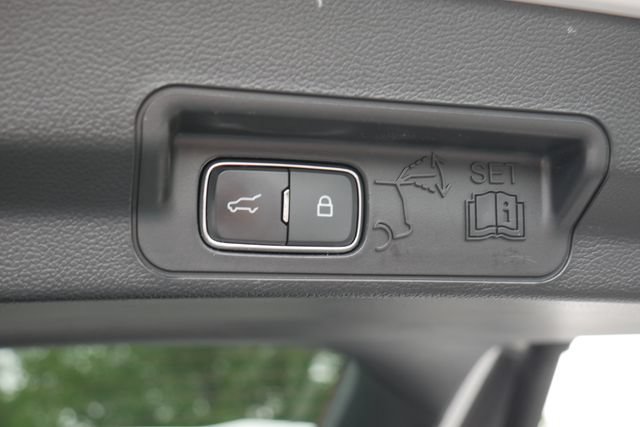 Used 2023 Ford Explorer XLT w/ Equipment Group 202A AWD/4WD image 11
