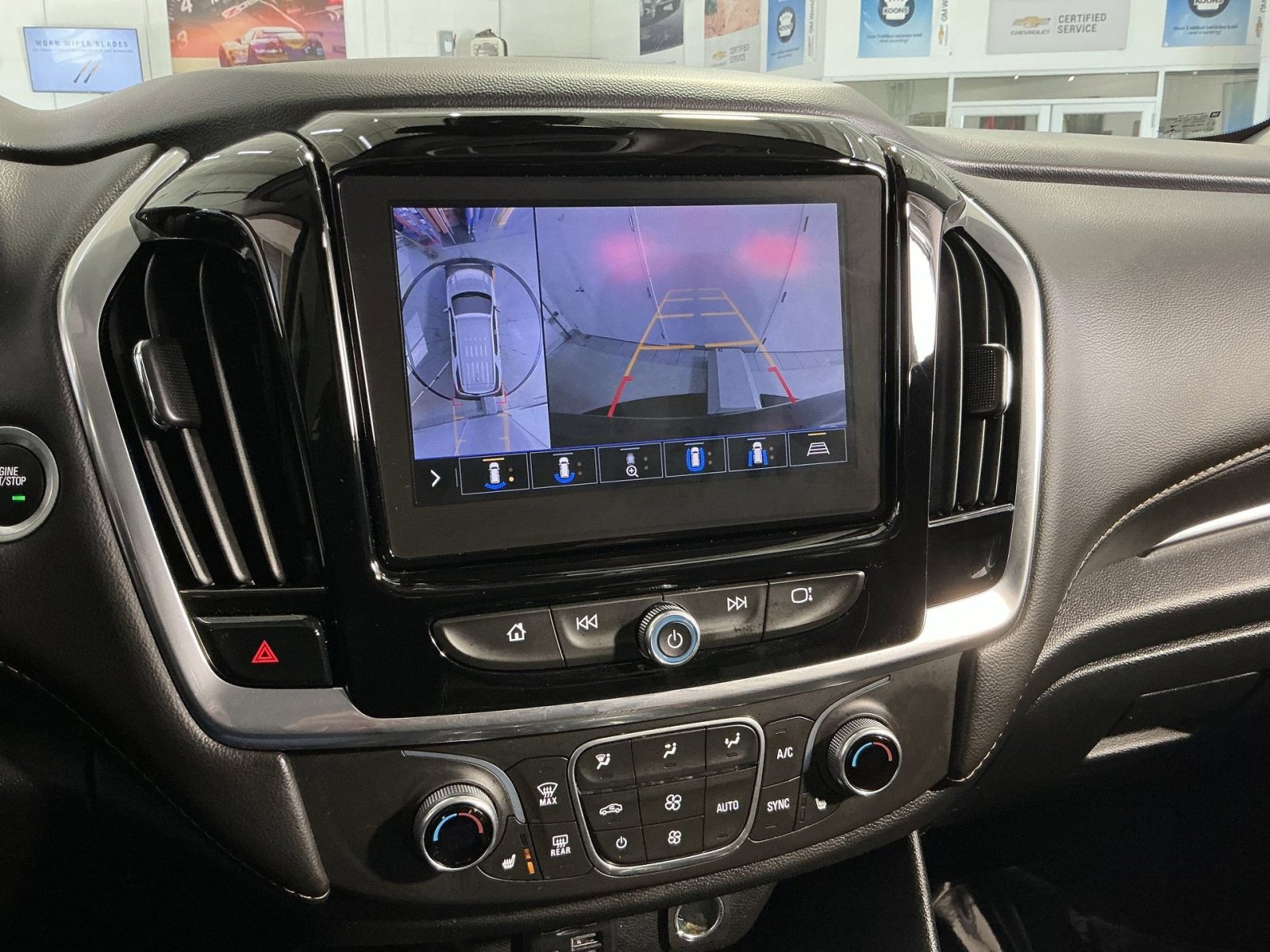 Used 2020 Chevrolet Traverse RS image 27
