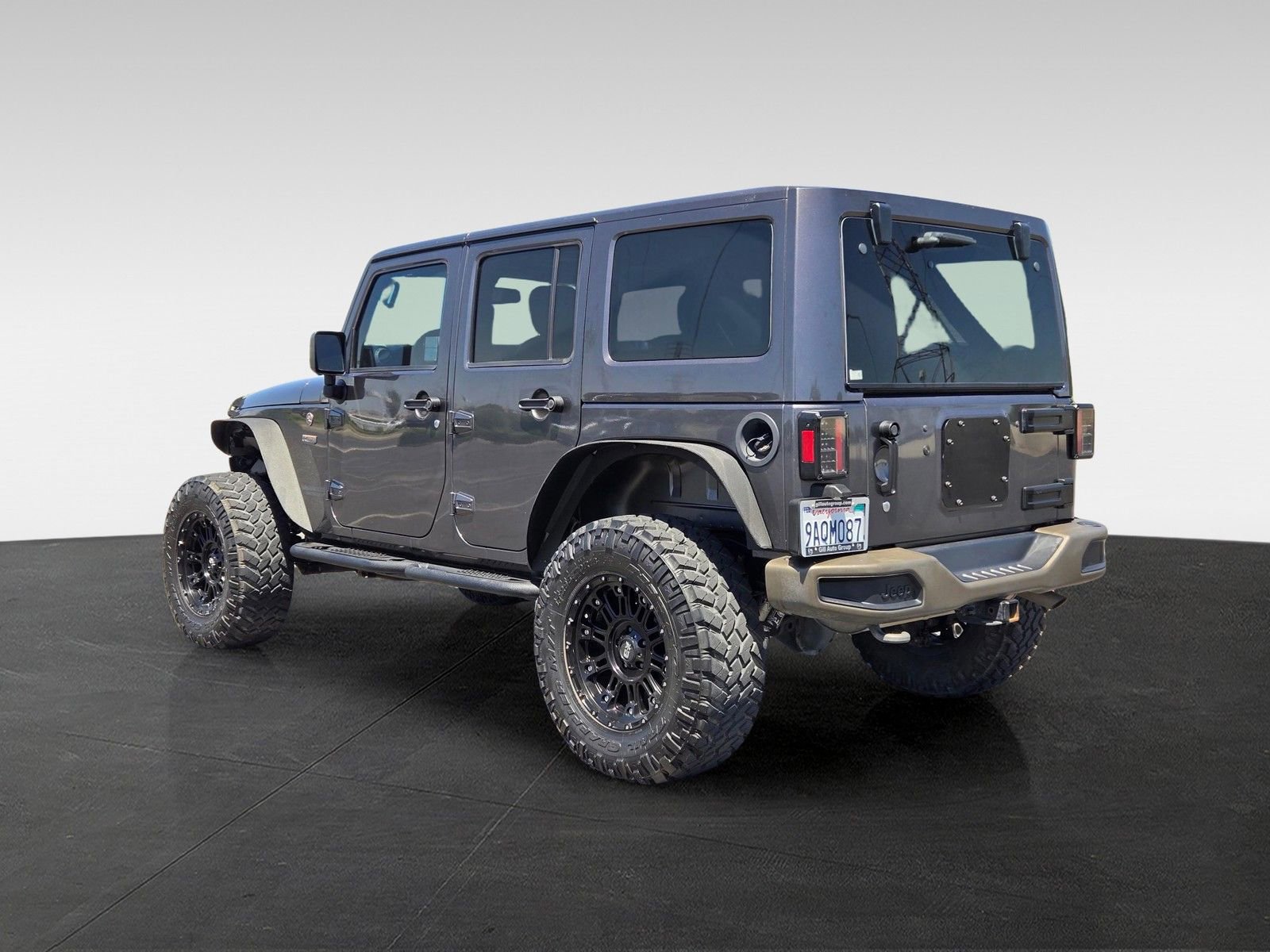 Used 2017 Jeep Wrangler Unlimited Sahara AWD/4WD image 6