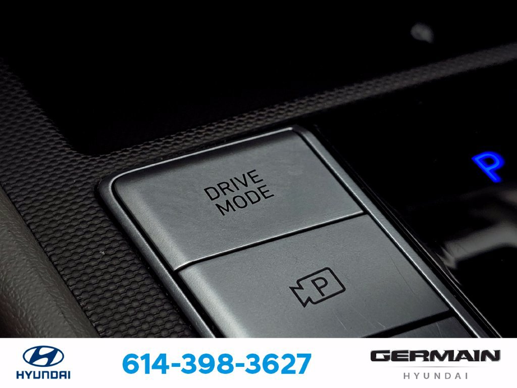 Used 2025 Hyundai Elantra SEL FWD image 32