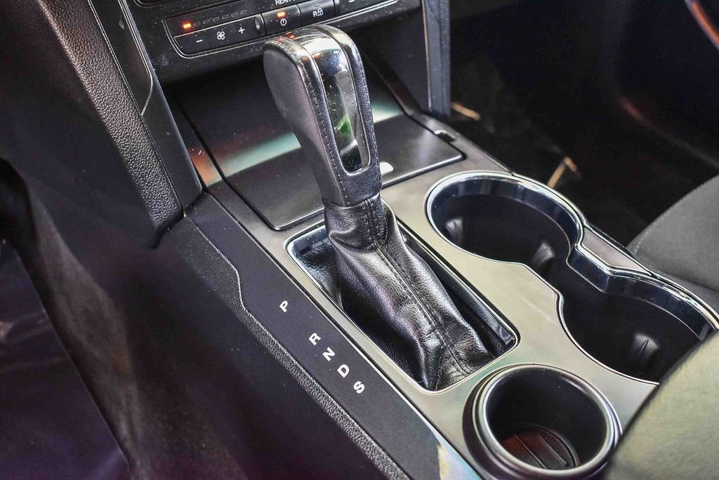 Used 2017 Ford Explorer XLT image 18