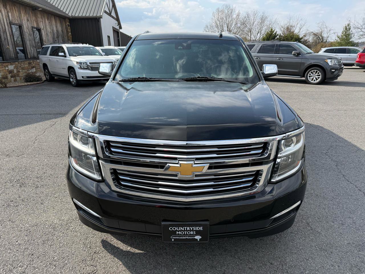 Used 2018 Chevrolet Suburban Premier image 10