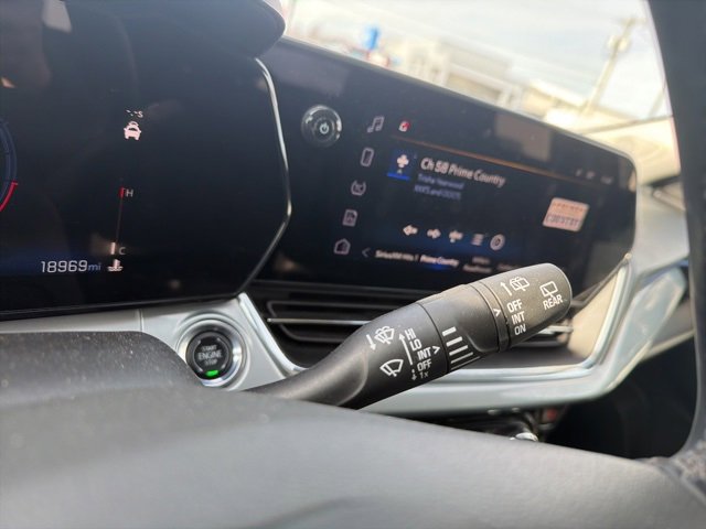 Used 2025 Chevrolet Trax LT w/ LT Convenience Package image 18