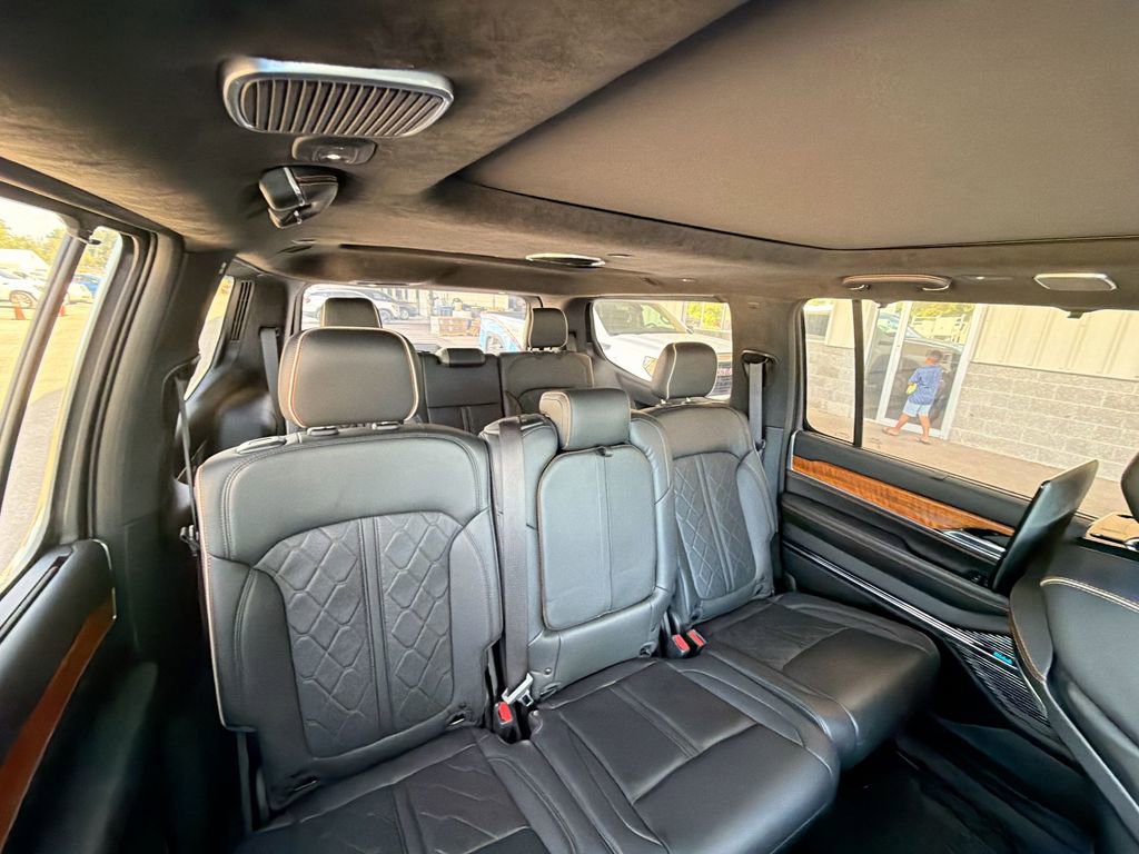 Used 2022 Jeep Grand Wagoneer Series III w/ Rear Seat Video Group 1 AWD/4WD image 12