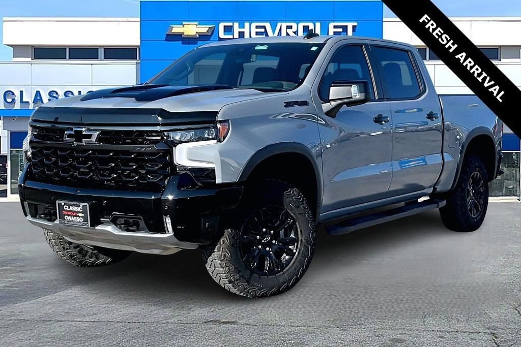 Used 2025 Chevrolet Silverado 1500 ZR2 w/ Dark Appearance Package image 3