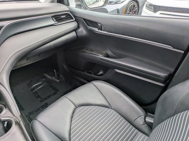 Used 2023 Toyota Camry SE image 14