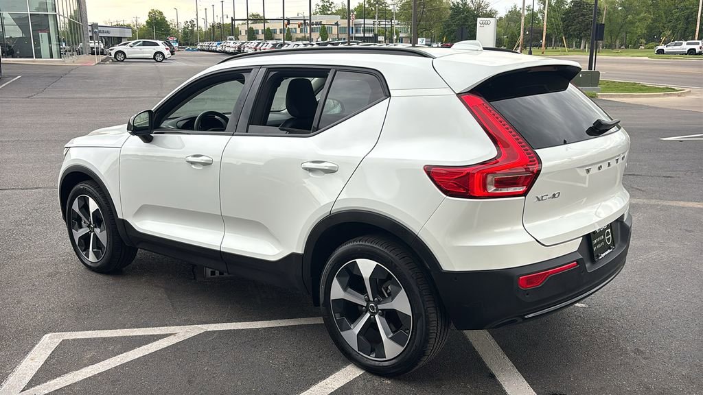 Certified 2026 Volvo XC40 B5 Plus AWD/4WD image 4