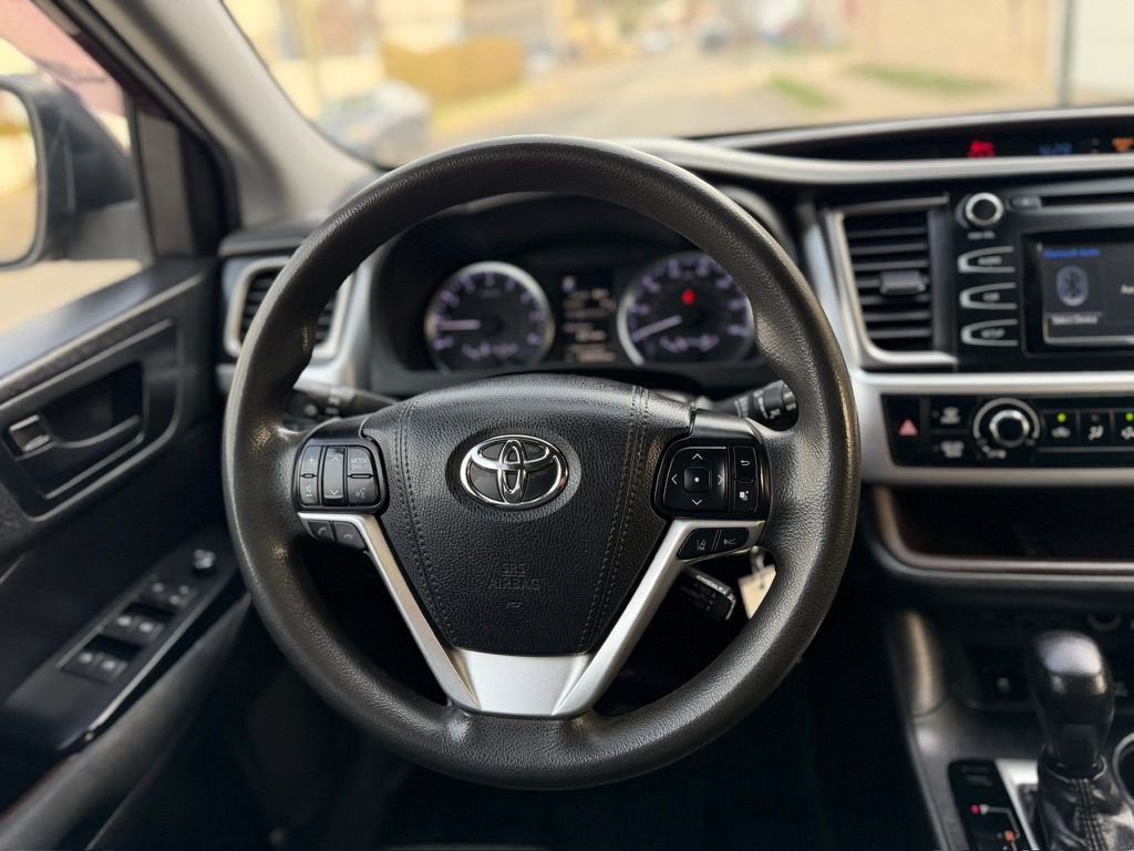 Used 2019 Toyota Highlander LE AWD/4WD image 36