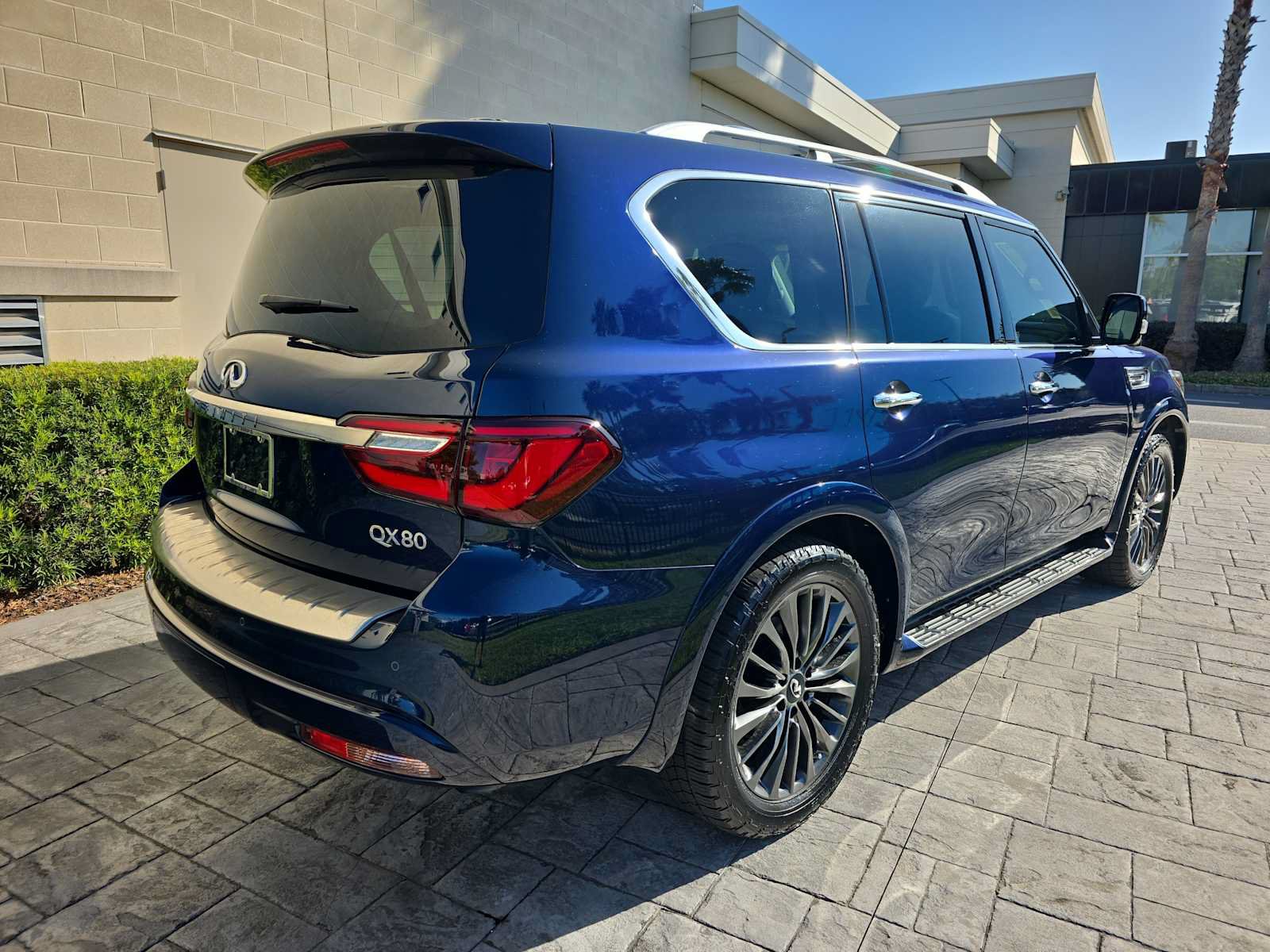 Used 2023 INFINITI QX80 Premium Select w/ Cargo Package RWD image 5