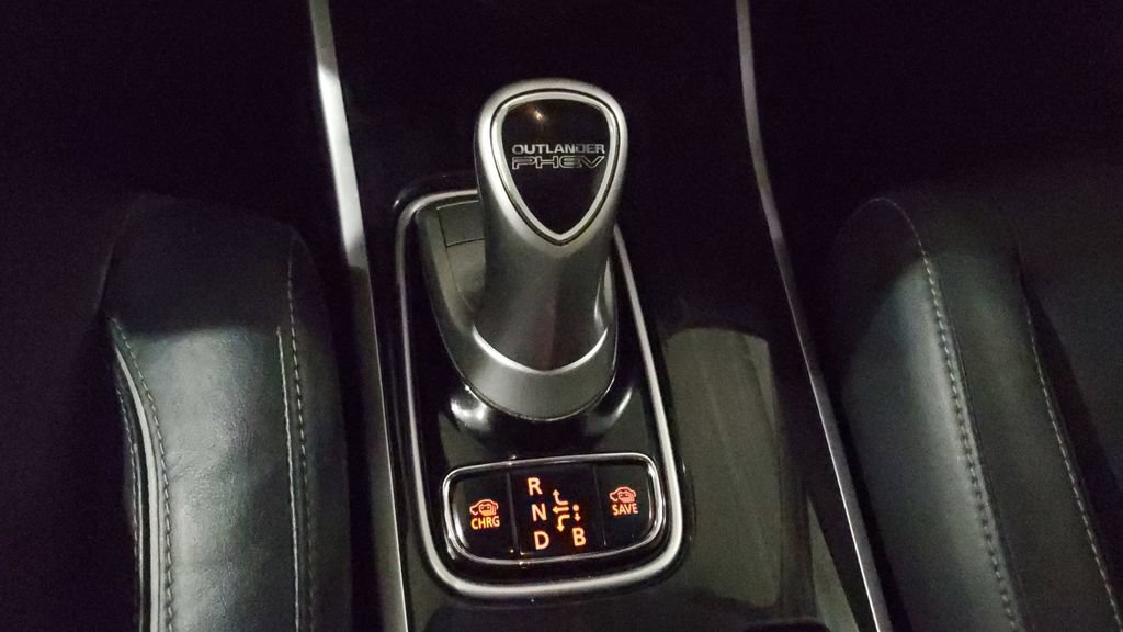 Used 2018 Mitsubishi Outlander GT AWD/4WD image 29