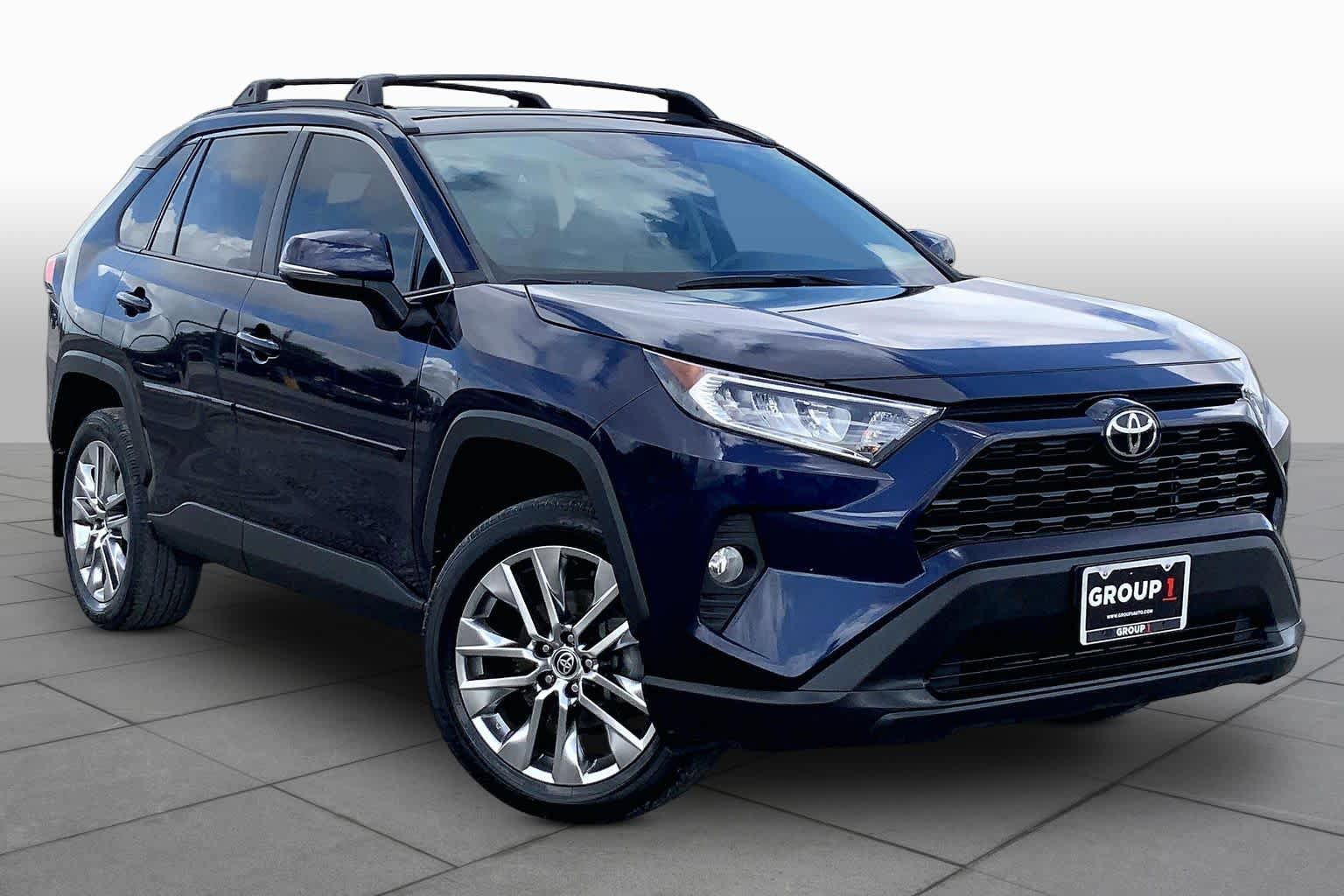 Used 2021 Toyota RAV4 XLE Premium image 3
