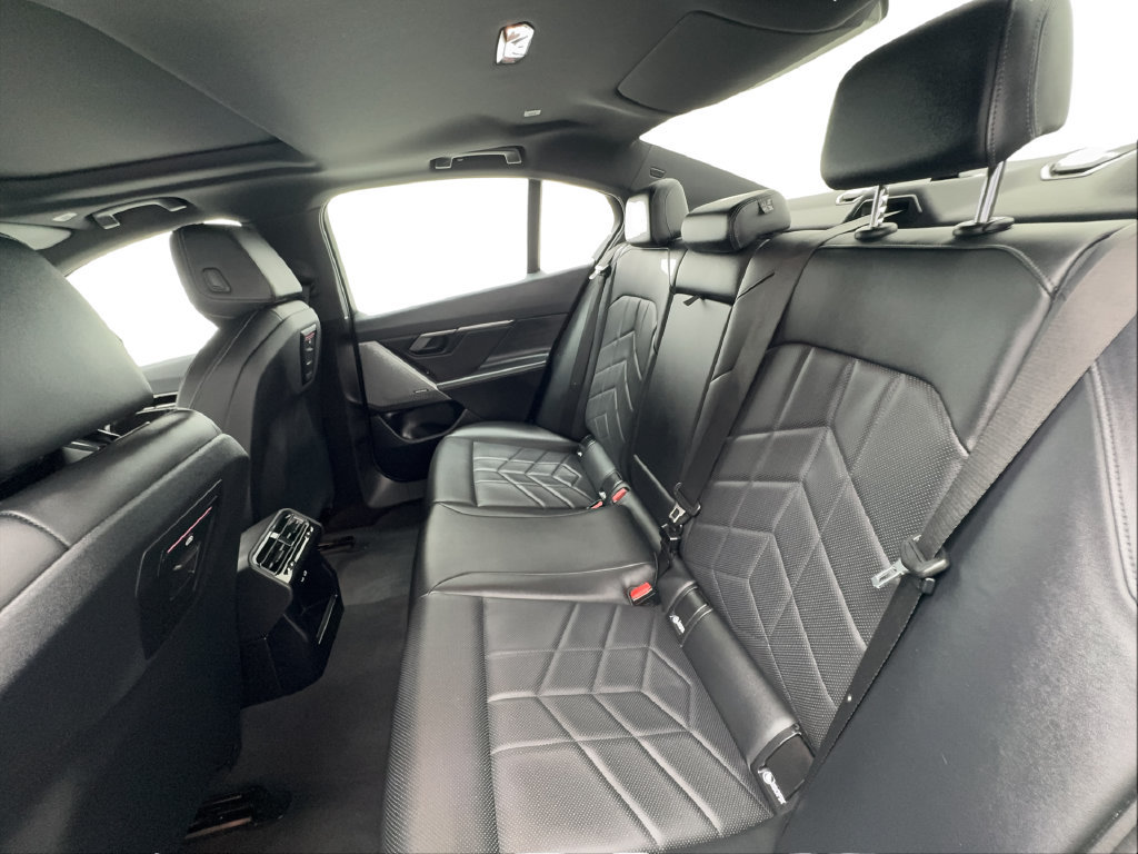 Used 2024 BMW 530i w/ Premium Package RWD image 33