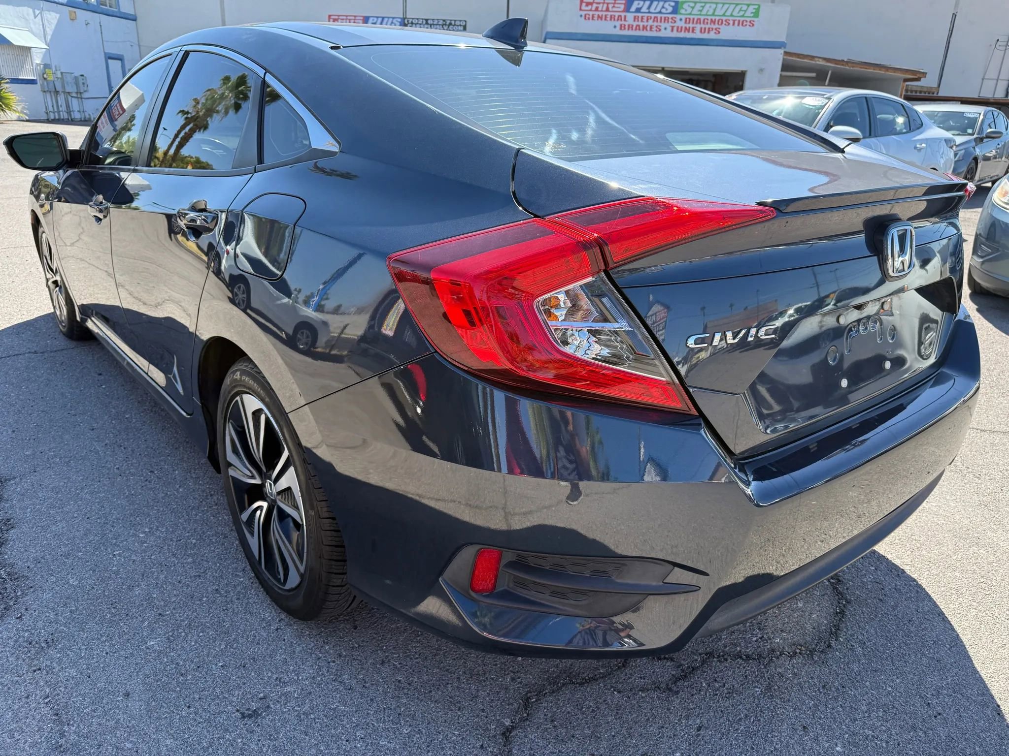 Used 2018 Honda Civic EX-T image 4