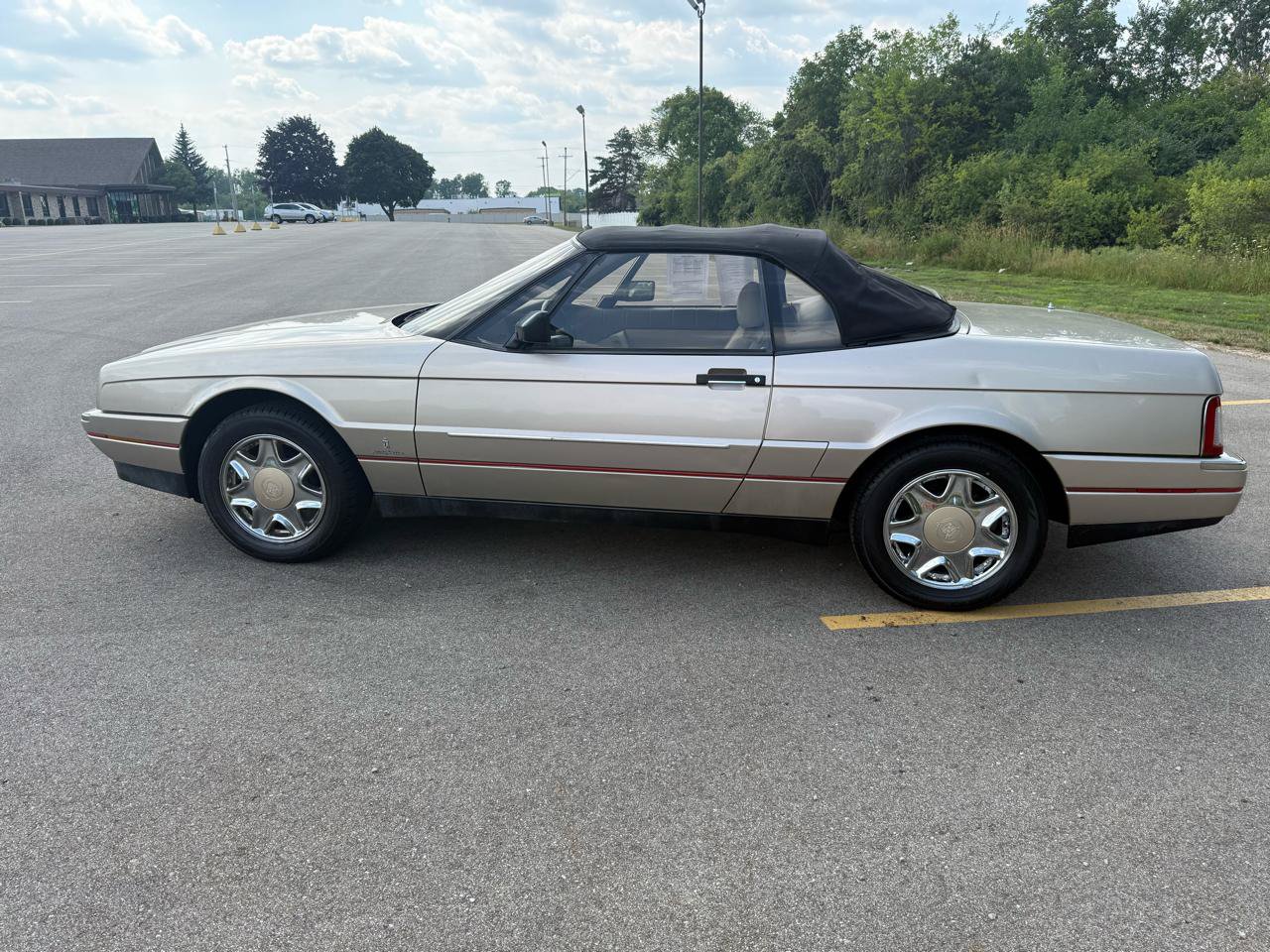 Used 1992 Cadillac Allante FWD image 8